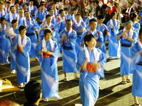 盆踊りの様子