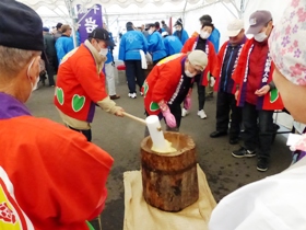 山形県人会の「紅花もち」