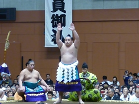 横綱土俵入り（鶴竜）