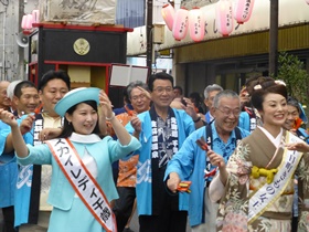 まちなかで「指宿ハンヤ踊り」を踊りました??