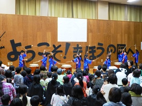 ほくおう児童館和太鼓クラブのオープニング演奏 