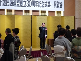 本宮輝久千歳市文化団体連絡協議会会長による祝杯