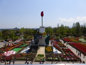 公園のシンボル「チューリップタワー」 ? 