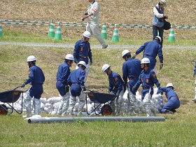 千歳市消防団による水防工法訓練 