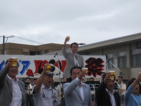 スカイ・ビア＆ＹＯＳＡＫＯＩ祭開幕 山口市長による「乾杯！」