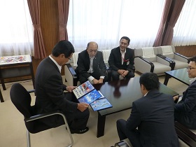 千歳基地航空祭フレーム切手の贈呈2