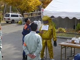 放射線防護服の展示