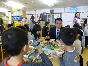 みんなと一緒に給食