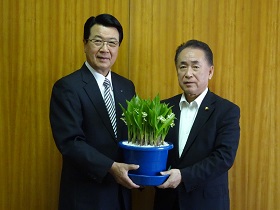 橋本健太太宰府市議会議長表敬